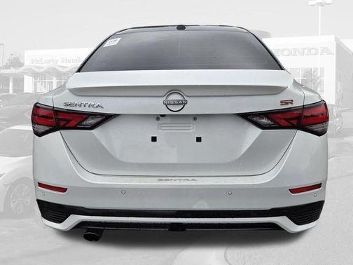 Aspen White Tricoat/Super Black 2024 Nissan Sentra SR