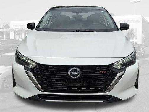 Aspen White Tricoat/Super Black 2024 Nissan Sentra SR