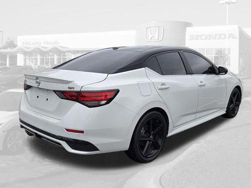 Aspen White Tricoat/Super Black 2024 Nissan Sentra SR
