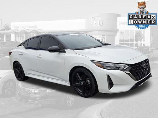 Aspen White Tricoat/Super Black 2024 Nissan Sentra SR