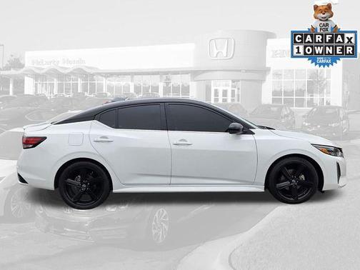 Aspen White Tricoat/Super Black 2024 Nissan Sentra SR