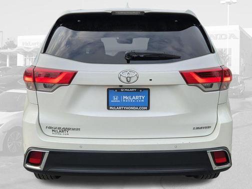 Blizzard Pearl 2017 Toyota Highlander Limited