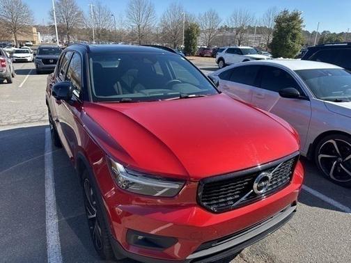 2022 Volvo XC40 T5 R-Design