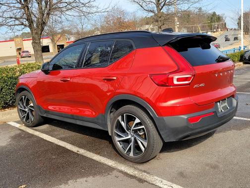 2022 Volvo XC40 T5 R-Design