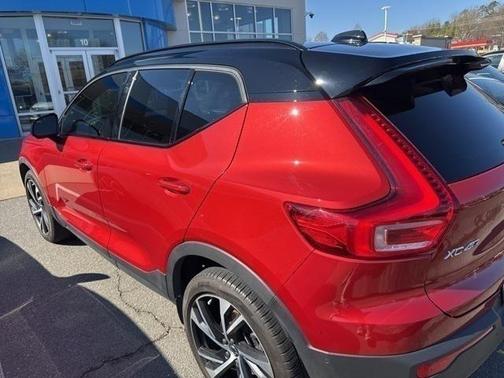 2022 Volvo XC40 T5 R-Design