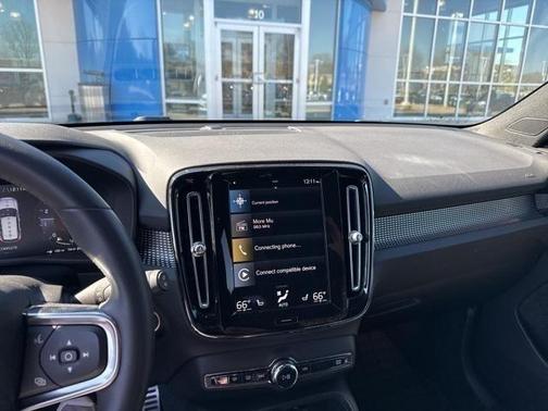 2022 Volvo XC40 T5 R-Design