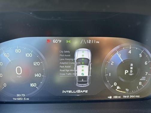 2022 Volvo XC40 T5 R-Design