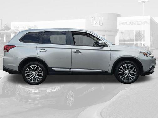 Alloy Silver Metallic 2018 Mitsubishi Outlander SE S-AWC