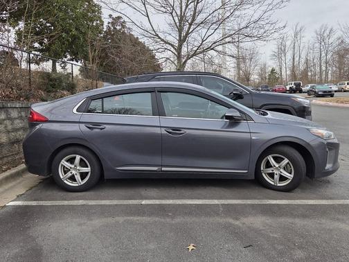 2017 Hyundai IONIQ Hybrid SEL