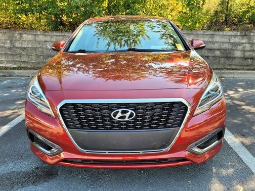 2017 Hyundai SONATA Hybrid Limited