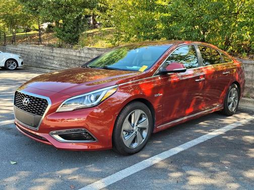 2017 Hyundai SONATA Hybrid Limited