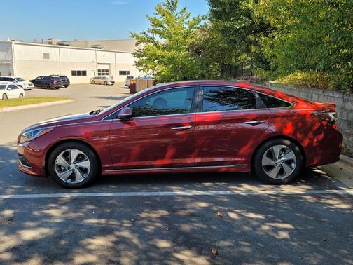 2017 Hyundai SONATA Hybrid Limited
