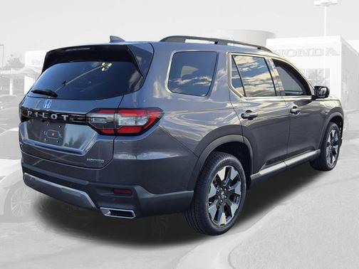 Modern Steel Metallic 2026 Honda Pilot Touring 8-Passenger