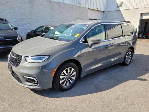 2022 Chrysler Pacifica Hybrid Touring L