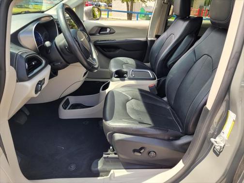 2022 Chrysler Pacifica Hybrid Touring L