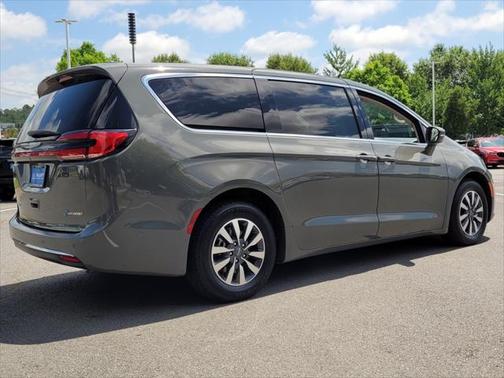 2022 Chrysler Pacifica Hybrid Touring L