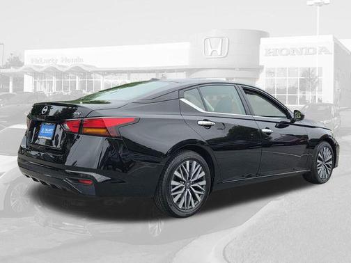 Super Black 2024 Nissan Altima 2.5 SV