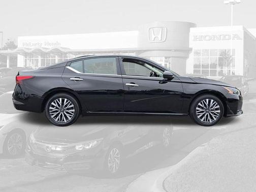 Super Black 2024 Nissan Altima 2.5 SV