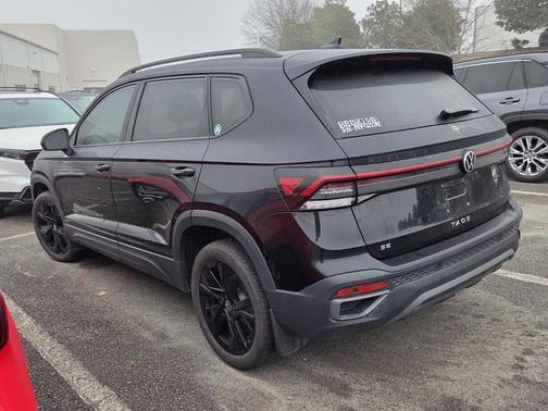 2025 Volkswagen Taos SE Black