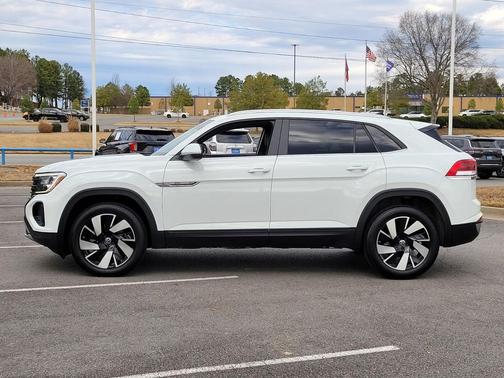 2024 Volkswagen Atlas Cross Sport 2.0T SE w/Technology