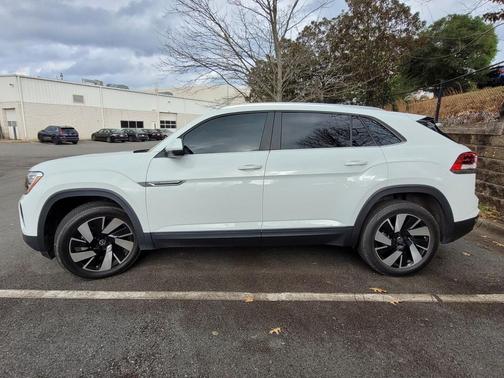 2024 Volkswagen Atlas Cross Sport 2.0T SE w/Technology