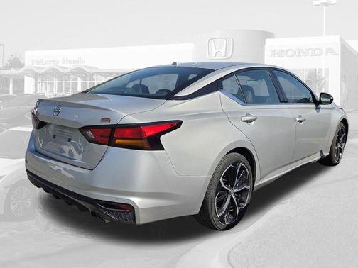 Brilliant Silver Metallic 2024 Nissan Altima SR FWD