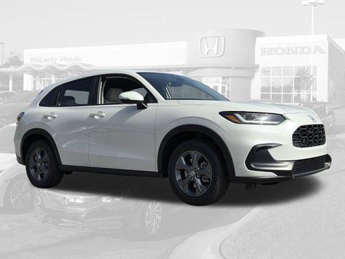 Platinum White Pearl 2026 Honda HR-V LX