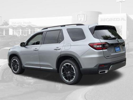 Solar Silver Metallic 2026 Honda Pilot Touring 8-Passenger