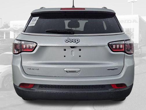 Silver Zynith Metallic Clearcoat 2024 Jeep Compass Latitude