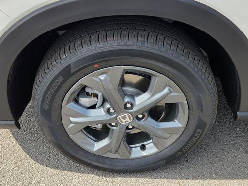 Platinum White Pearl 2026 Honda HR-V LX