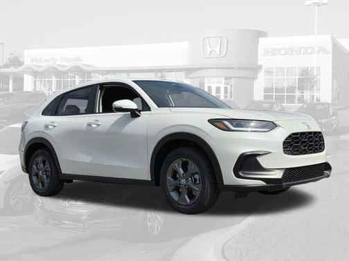 Platinum White Pearl 2026 Honda HR-V LX