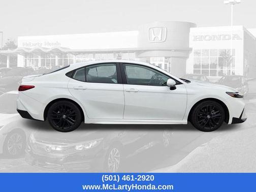 Ice Cap 2025 Toyota Camry SE