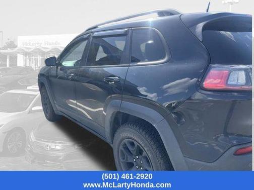 Diamond Black Crystal Pearlcoat 2019 Jeep Cherokee Trailhawk