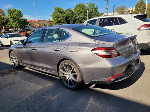 2023 Genesis G70 2.0T RWD