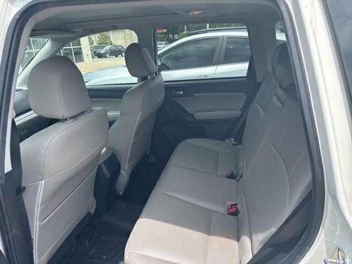 Crystal White Pearl 2016 Subaru Forester 2.5i Touring
