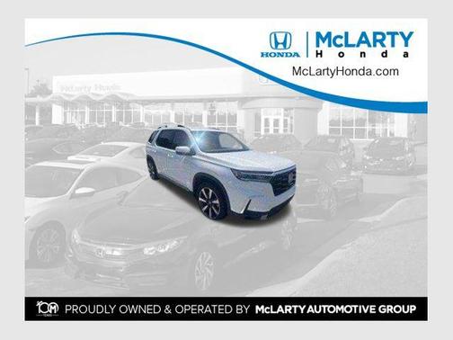 Platinum White Pearl 2024 Honda Pilot Touring 8-Passenger