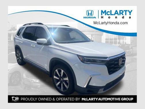 Platinum White Pearl 2024 Honda Pilot Touring 8-Passenger