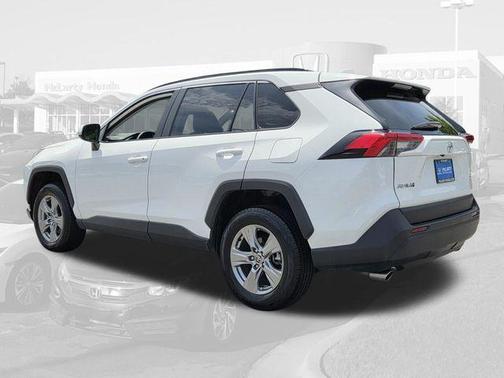 Ice Cap 2024 Toyota RAV4 XLE