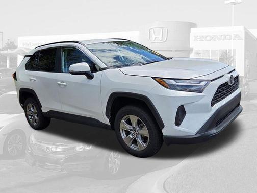 Ice Cap 2024 Toyota RAV4 XLE