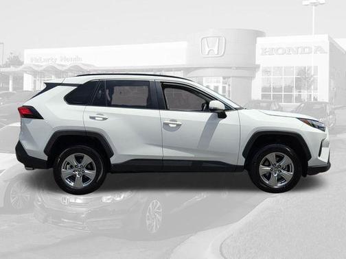 Ice Cap 2024 Toyota RAV4 XLE