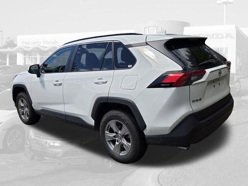 Ice Cap 2024 Toyota RAV4 XLE
