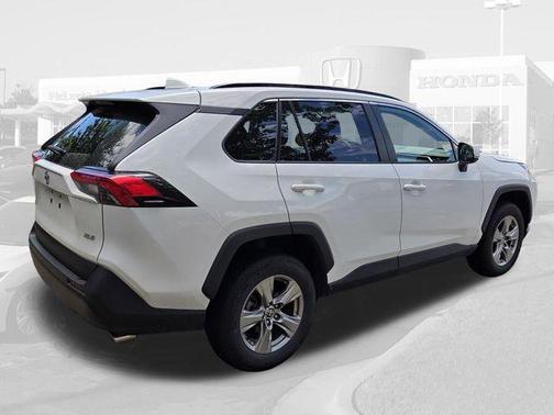 Ice Cap 2024 Toyota RAV4 XLE
