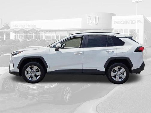 Ice Cap 2024 Toyota RAV4 XLE