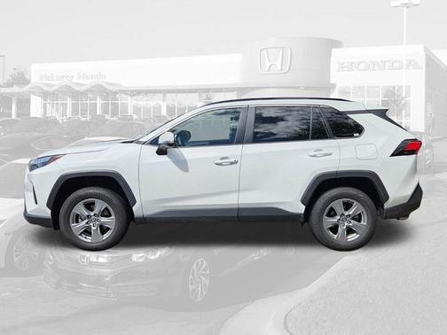 Ice Cap 2024 Toyota RAV4 XLE