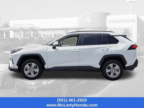 Ice Cap 2024 Toyota RAV4 XLE
