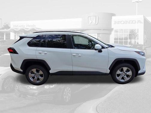 Ice Cap 2024 Toyota RAV4 XLE