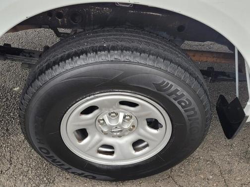 Photo 2 of 4 of 2015 Nissan Frontier S