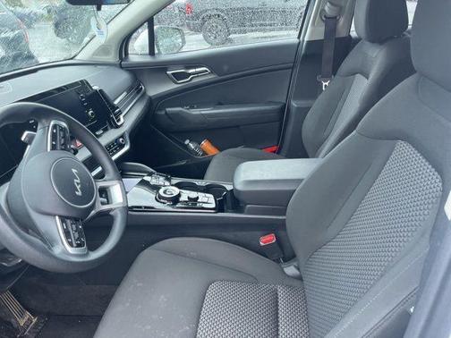 Snow White Pearl 2025 Kia Sportage Hybrid LX