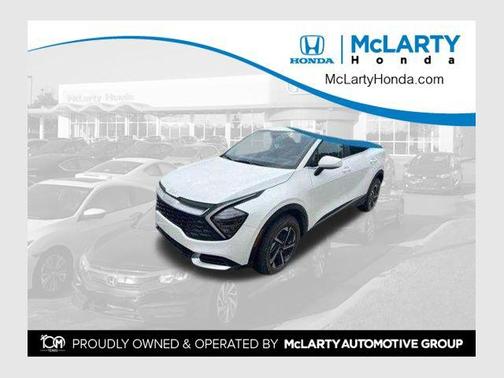 Snow White Pearl 2025 Kia Sportage Hybrid LX