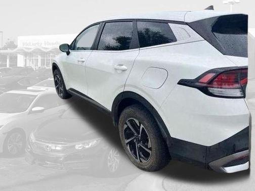 Snow White Pearl 2025 Kia Sportage Hybrid LX